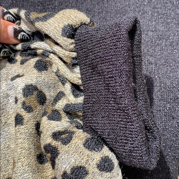 🎉2X HP🎉LAST 1 LEOPARD PRINT SLEEVES KNIT TOP - Picture 6 of 8